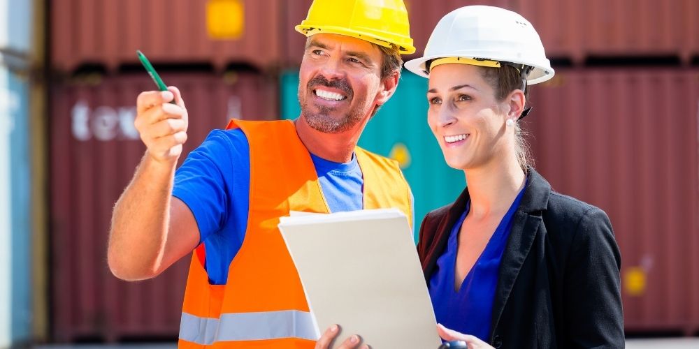 logistic company vs. freight forwarders